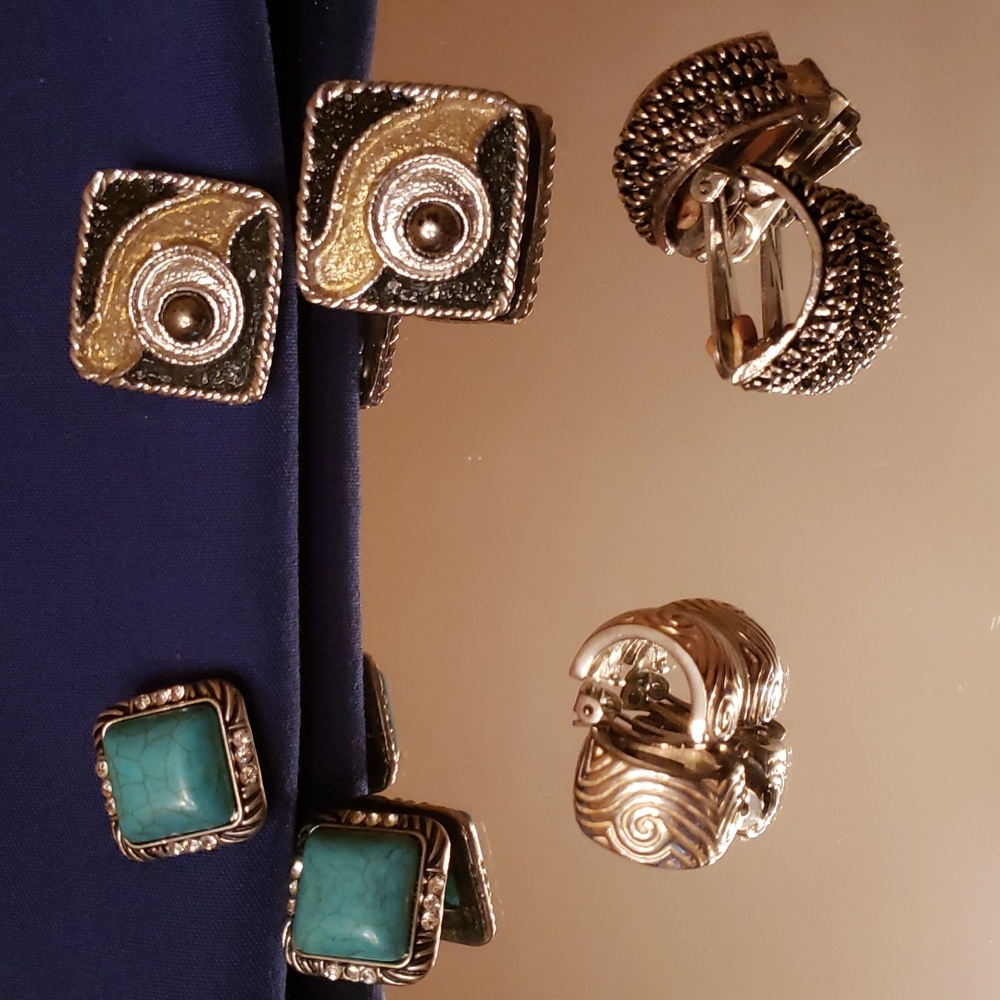 2/$20 Clip earrings (4 pairs)